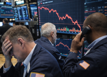 Dow slides 400 points as rising yields and oil prices hit tech stocks