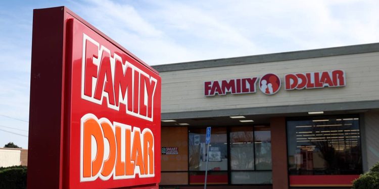 Discount retail giant closes 350 U.S. stores , sparing only six states