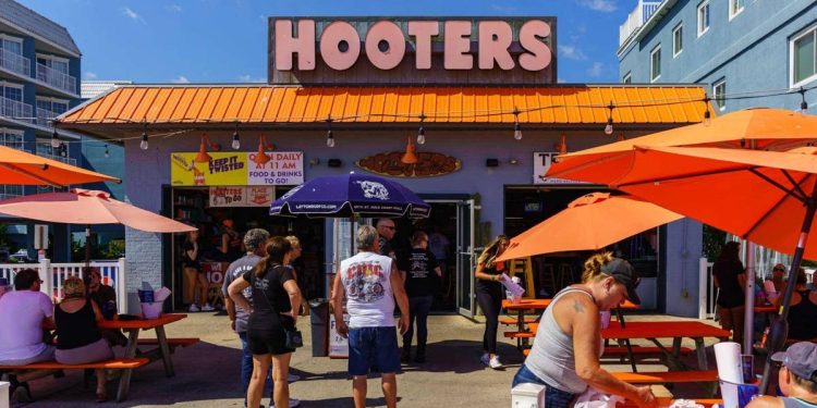 Controversial sports bar chain closes dozens of restaurants