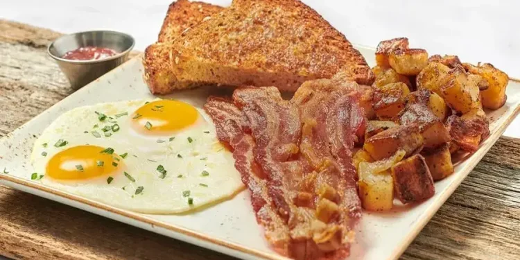 Popular breakfast chain bets on golf to drive growth