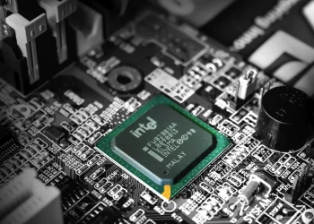Intel stock forecast: $150 bull case, $90 bear case for 2026