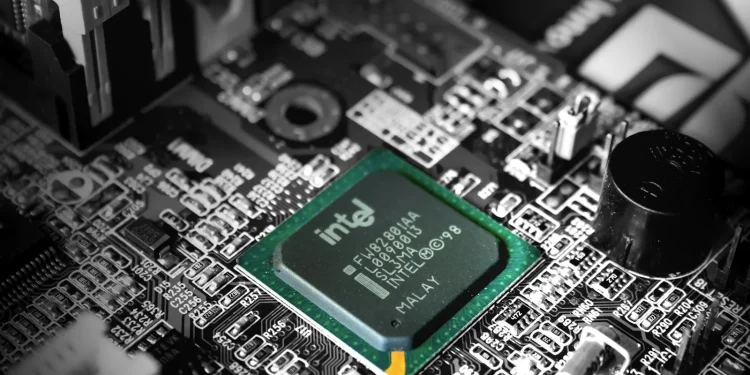 Intel stock forecast: $150 bull case, $90 bear case for 2026