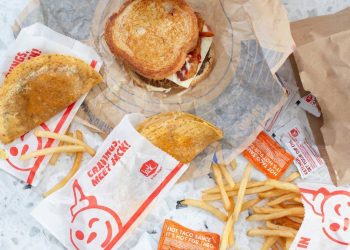 Jack in the Box closes 70 restaurants, with many more to come