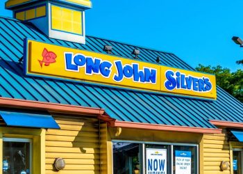 After closing 1,000 restaurants, seafood chain sees clear sailing