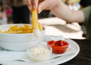Walmart lands 3 exclusive Heinz sauces in all-American flavors