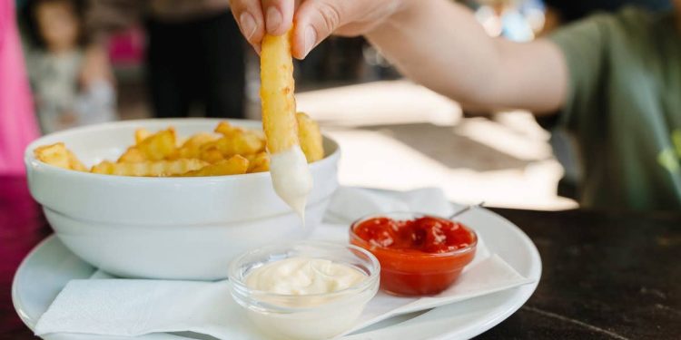 Walmart lands 3 exclusive Heinz sauces in all-American flavors