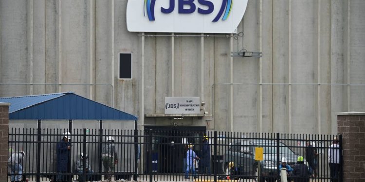 73-year-old beef producer shuts 2 plants, cuts jobs