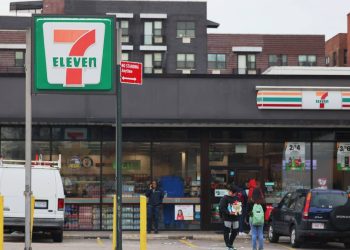 7-Eleven enters chicken sandwich war