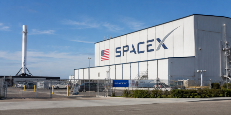 SpaceX stock forecast after hitting a $946 million NASA deal