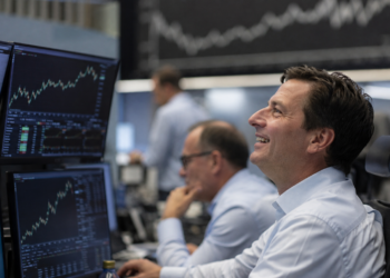 Dow futures climb 367 points: 5 things to know before Wall Street opens