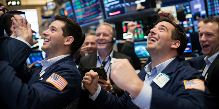 Dow rises 260 points as weak jobs data lifts US stocks