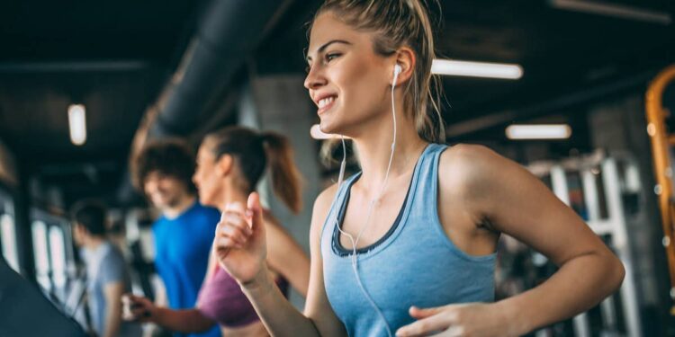 41-year-old gym chain closes locations and won’t let members quit