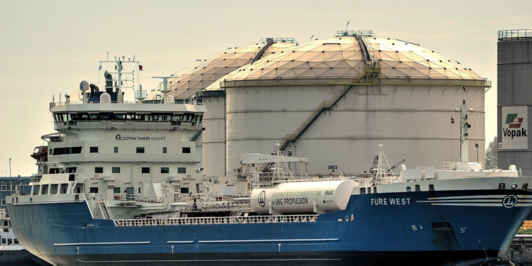 Brent Crude Price at $104: Bull and Bear Case After Houthi…